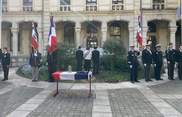 Studenten des Peiresc College in Toulon gedenken des Waffenstillstands im Ersten Weltkrieg