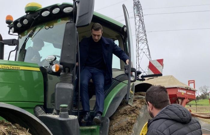 Jordan Bardella auf erobertem Boden während seiner Reise nach Lot-et-Garonne