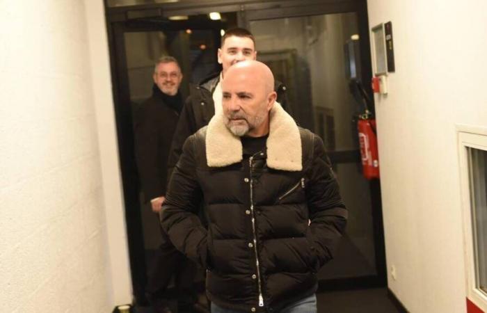 Stade Rennes – Toulouse FC. Der zukünftige Trainer des SRFC, Jorge Sampaoli, ist auf der Tribüne im Roazhon Park