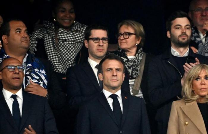 Emmanuel Macron wird am Donnerstagabend dem Fußballspiel im Stade de France beiwohnen