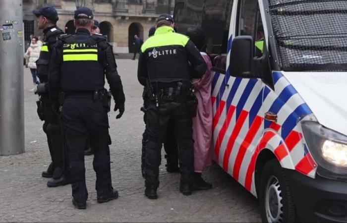 Die Polizei verhaftet Dutzende in Amsterdam, nachdem Proteste verboten wurden