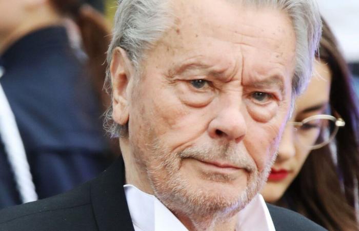 Alain Delon: Zwei Monate nach seinem Tod bleibt sein Hund Loubo Douchy treu