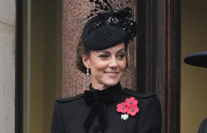 Kate Middleton zeigt einen zweiten Blick und entscheidet sich für einen Designer, den sie verehrt, während Camilla immer noch abwesend ist