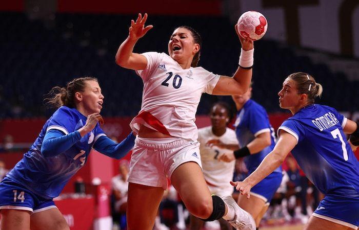 Um ihren Sport weiterzuentwickeln, nehmen Handballfans in Acadia die Dinge selbst in die Hand