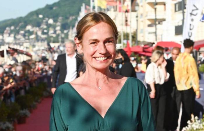 Sandrine Bonnaire, Besitzerin eines Hauses 30 Meter vom Meer entfernt, in der Nähe der siebtbeliebtesten Kleinstadt Frankreichs