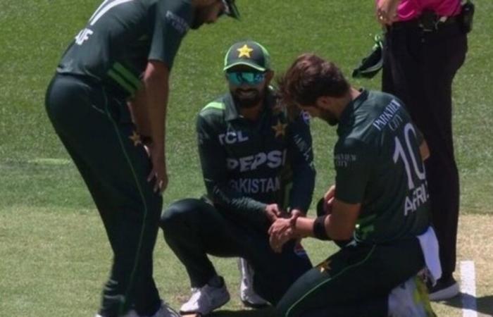 Babar Azams Tat lässt Wasim Akram sprachlos zurück, während Shaheen Afridi vor Schmerz eine Grimasse zieht, nachdem ihm der Daumen fast ausgerenkt wäre