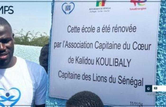 Kalidou Koulibaly renoviert die Grundschule Pont Gendarme und stellt den Schülern Schulmaterialien zur Verfügung