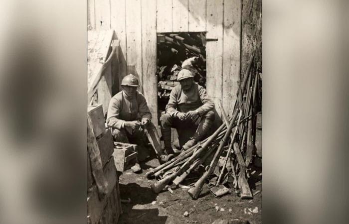 11. November. „Er starb zehn Tage vor dem Waffenstillstand“, zeichnet diese Stadt die Geschichte ihrer gefallenen Soldaten nach