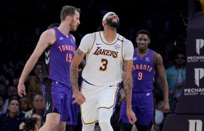 Davis von den Lakers schied gegen die Raptors wegen einer Augenverletzung aus, nachdem er den Dunk-Versuch von Jakob Poeltl geblockt hatte