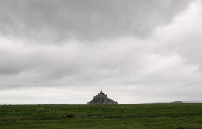 Im Norden bleiben die Wolken bestehen, im Süden liegen die Temperaturen nahe bei 20 Grad