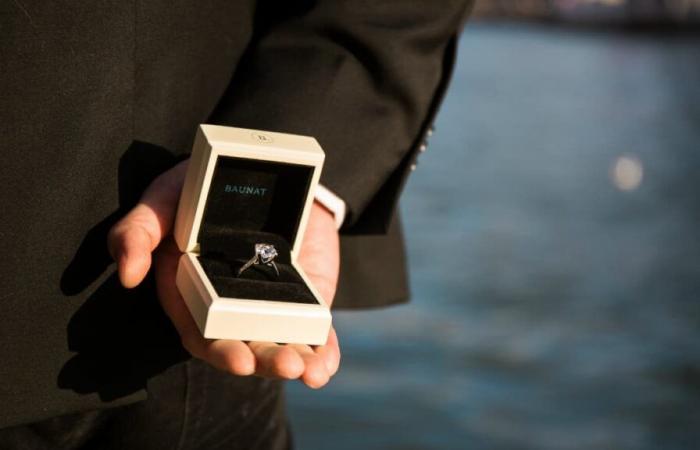 Ihr Verlobter verlässt sie vor der Hochzeit, sie muss ihren 70.000-Dollar-Ring zurückgeben