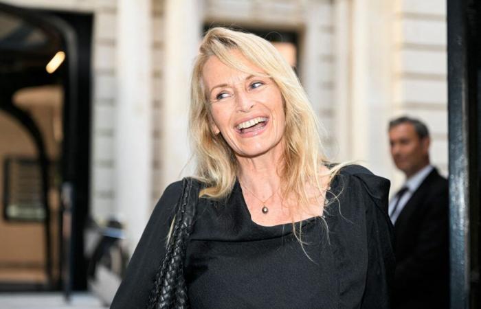 Estelle Lefébure trifft sich für einen außergewöhnlichen Abend mit David Hallyday und Sylvie Vartan