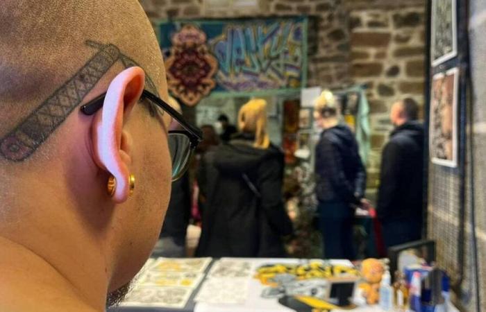 In Coutances strömten 1.000 Besucher zur Tattoo-Convention in den Unelles-Keller