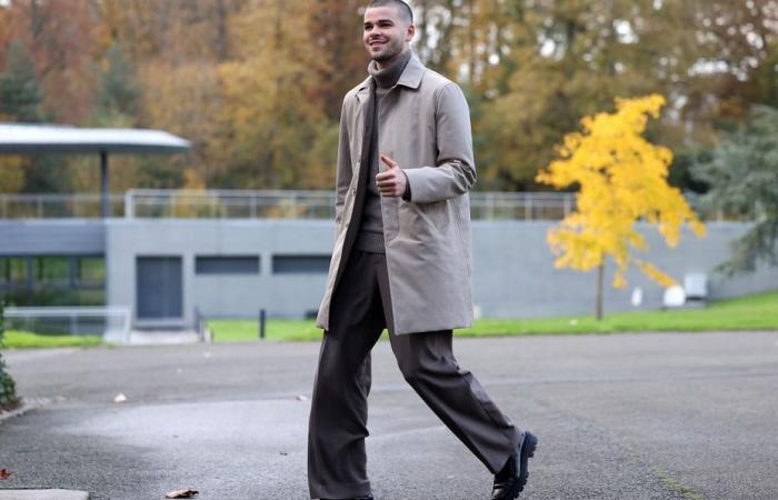 Ausgewählt für die französische Fußballmannschaft, erster Treppenaufstieg im Zeichen der Mode für Lucas Chevalier in Clairefontaine