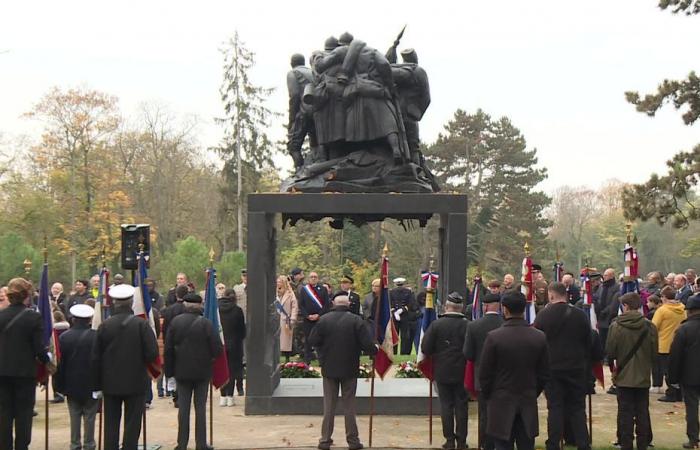 eine Zeremonie zum 100. Jahrestag des Denkmals für die Helden der Schwarzen Armee