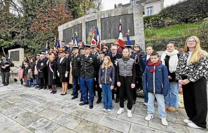 Auch in Pontivy leisten junge Menschen an diesem 11. November ihren Beitrag zum Gedenken