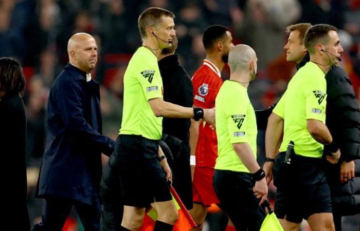 Premier-League-Schiedsrichter David Coote suspendiert, nachdem ein Video zu zeigen scheint, wie er Liverpool FC und Klopp beleidigt | Britische Nachrichten