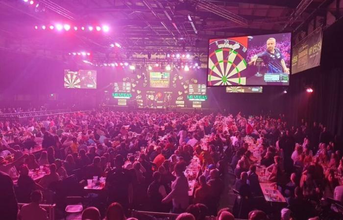 Anschauen: Ich genieße die Farben, Gesänge, Gesänge und Action des Grand Slam of Darts