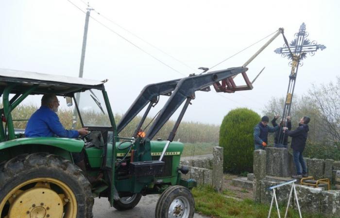 Das im Sommer verschwundene Mariette-Kreuz hat seinen Platz in diesem Calvados-Dorf gefunden