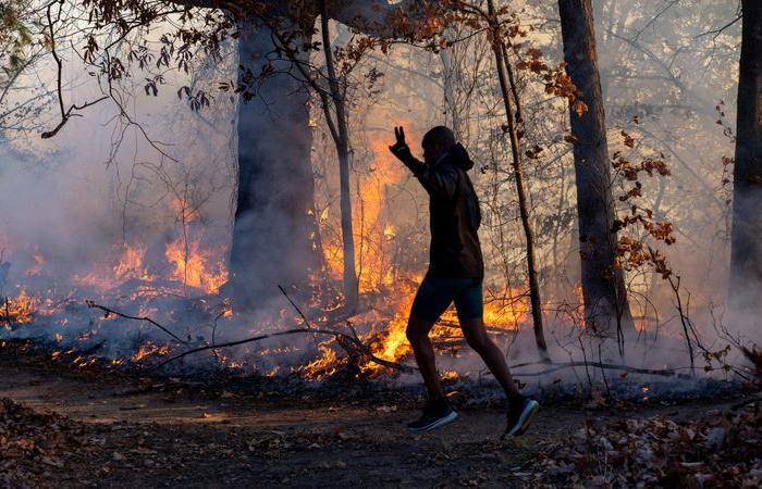 Regen könnte zur Bekämpfung von Waldbränden in New Jersey beitragen, während Böen in Kalifornien die Gefahr bergen, Brände anzufachen