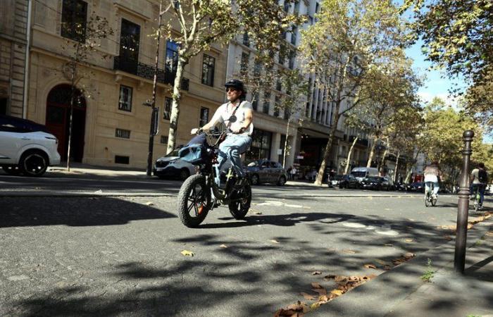 Er war eine „sinnbildliche“ Figur mit dem Spitznamen „Der Mann in Blau“: Ein 74-jähriger Radfahrer kommt ums Leben, als er von einem Auto angefahren wird