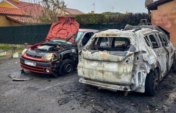 Zwei Autos wurden mitten in der Nacht im Stadtteil Garros von Auch von einem Brand betroffen