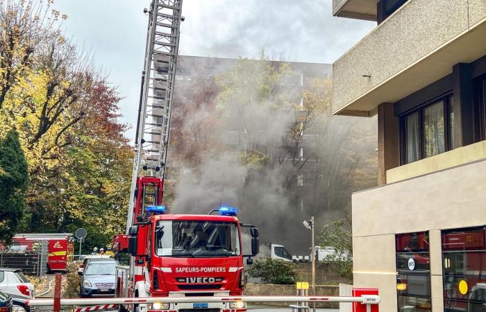 Brand in Genf: Zwei Fahrzeuge brennen in einer Tiefgarage