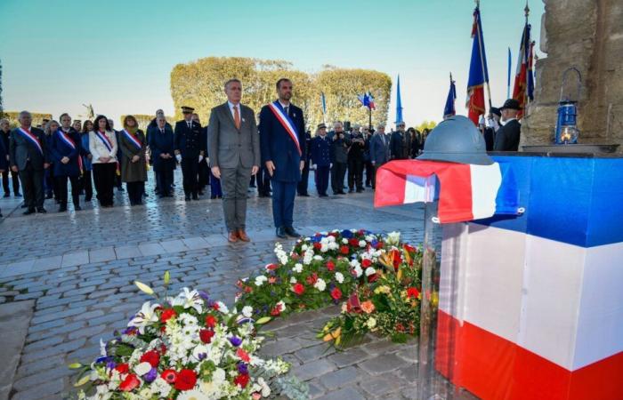 Der 11. November wird unter dem Arc de Triomphe gefeiert