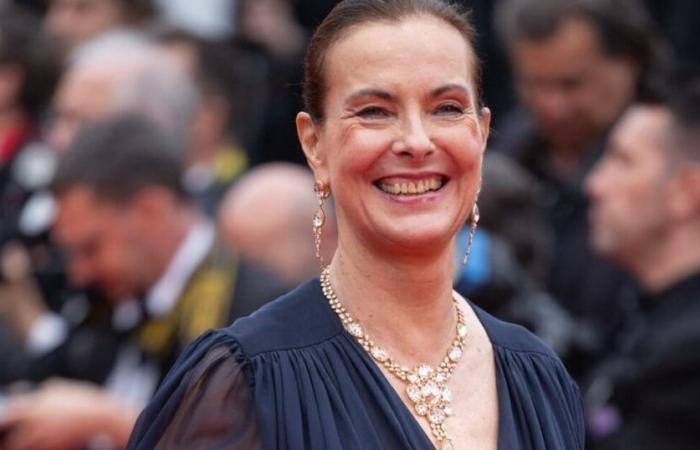 Carole Bouquet: Diesen Feiertag feiert sie auf ihrer Insel mit ihren Lieben, einem geheimen Garten, in dem sie ihre Leiden vergisst