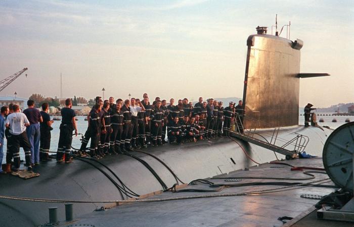 Von Brest nach Cherbourg beginnt das Atom-U-Boot Emeraude seine letzte Reise