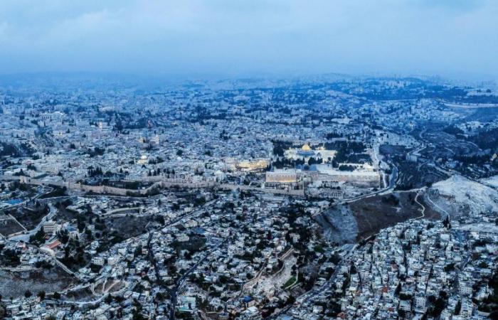 Brände westlich von Jerusalem werden auf „Abfangjäger- oder Raketenexplosionen“ zurückgeführt