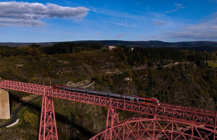 Auf dem Garabit-Viadukt fährt wieder ein Zug