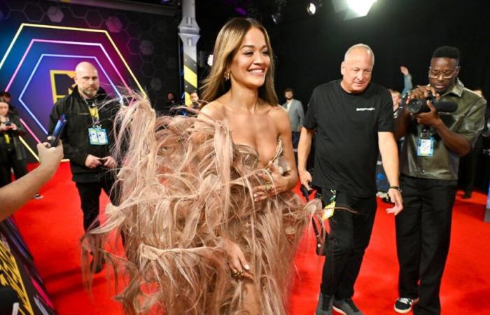 Rita Ora trug bei den MTV Europe Music Awards eine Frisur.