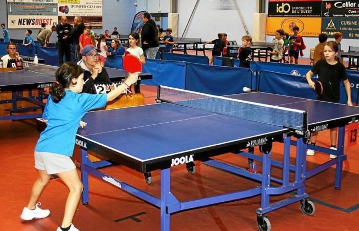 In Quimper treten 64 Tischtennisspieler in der ersten Runde des South Finistère Youth Circuit gegeneinander an