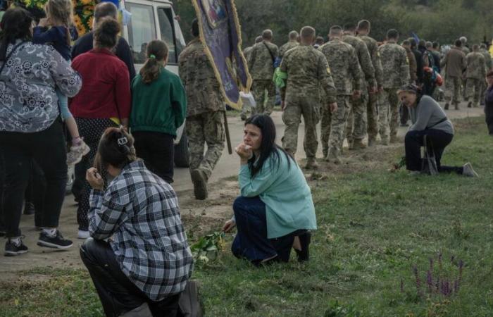 700 in Europa lebende Ukrainer melden sich zur Armee an, verkündet Kiew