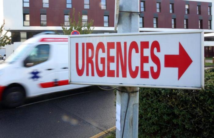 Aus Platzmangel in der Notaufnahme wird ein Mann in der Garage eines Krankenhauses in Haute-Marne behandelt