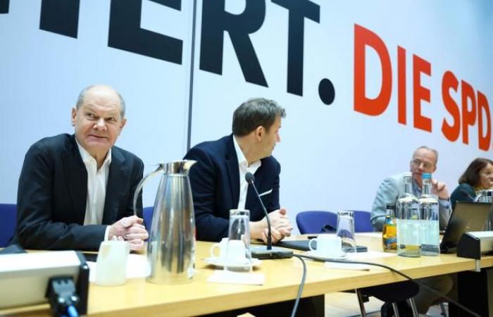 In Deutschland sei die Verabschiedung eines Bundeshaushalts für 2025 vor den für den 23. Februar angesetzten vorgezogenen Neuwahlen „nicht realistisch“, so der Finanzminister