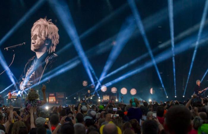 Indochine wird einen Teil seiner Tour mit Fotos der Verstorbenen illustrieren, die ihre Fans geschickt haben