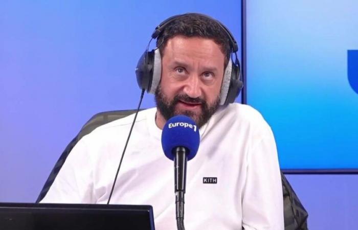 Jean-Michel Aphatie hebt Cyril Hanouna hervor, der das Wort zu Europa 1 einem ehemaligen Europaabgeordneten gegeben hat, der Philippe de Villiers und dem RN nahe steht, ohne ihn klar vorzustellen