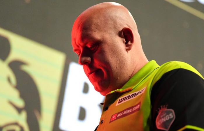 Michael van Gerwens unfruchtbares Jahr geht weiter, nachdem er in 14 Jahren als Erster von Ryan Joyce aus der Gruppenphase des Grand Slam of Darts ausgeschlossen wurde