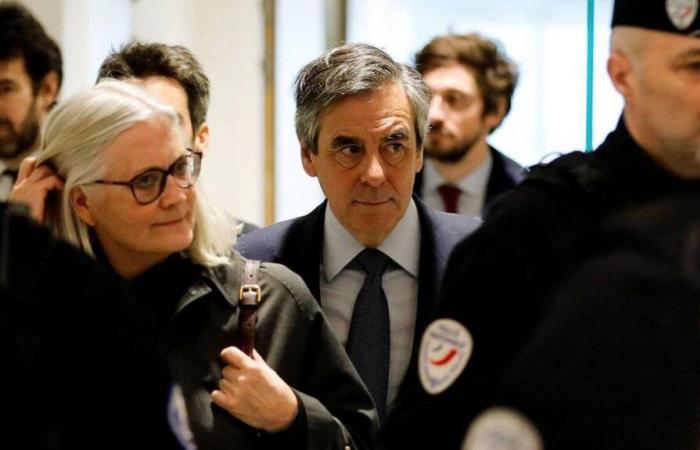 Das Ehepaar Fillon bietet an, über einen Zeitraum von zehn Jahren fast 700.000 Euro zurückzuzahlen