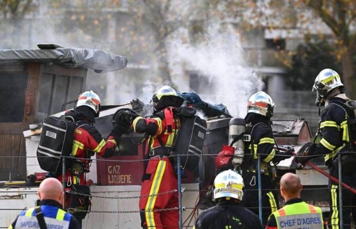 Das Feuer in dem im Saint-Félix-Becken in Nantes vertäuten Lastkahn ist gelöscht