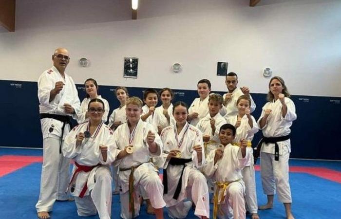 Saint-Sylvestre-sur-Lot. Medaillen und tolle Beteiligung des Karate-Vereins