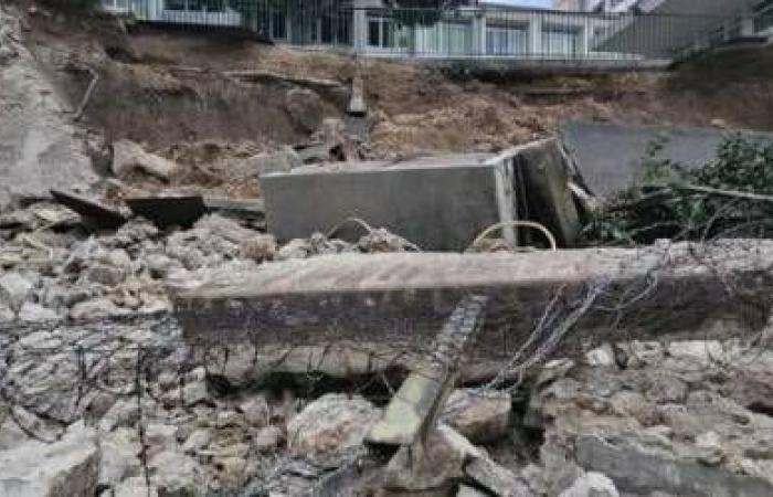 In Marseille stürzt die Mauer eines Schulhofs ein