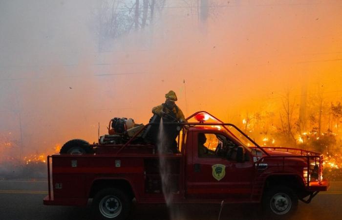 Auf einer Fläche von 3.500 Acres wütet aufgrund böiger Winde weiterhin ein gewaltiger Waldbrand an der Grenze zwischen New Jersey und New York