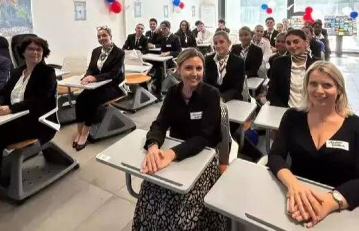 Dieses Gymnasium in Nizza ist das erste in Frankreich, das einen Doppelkurs zum Steward oder Stewardess anbietet