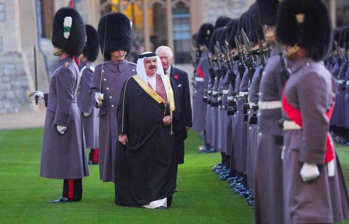 König Karl III. begrüßt den König von Bahrain in Windsor