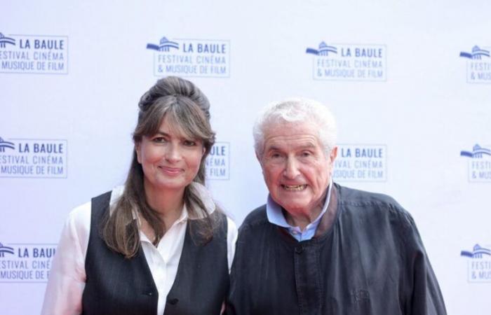 Claude Lelouch erinnert sich an dieses Geschenk seiner Partnerin, das ihn dazu brachte, sich zu verlieben, als sie sie kennenlernten