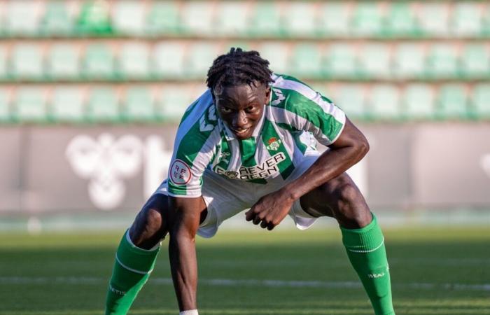 Souleymane Faye, dieser junge senegalesische Stürmer, der an die Tür der ersten Mannschaft von Real Betis klopft