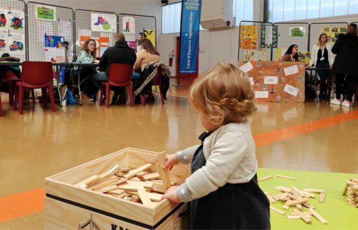 Eine Show, in der Sie alles über Lösungen für die Aufnahme von Kindern unter drei Jahren erfahren